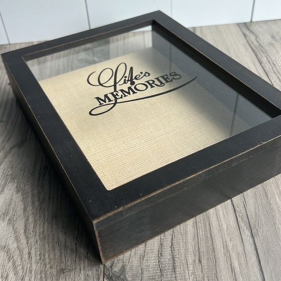 Keepsake Display Box of Life's Memories - Picture 2 of 6